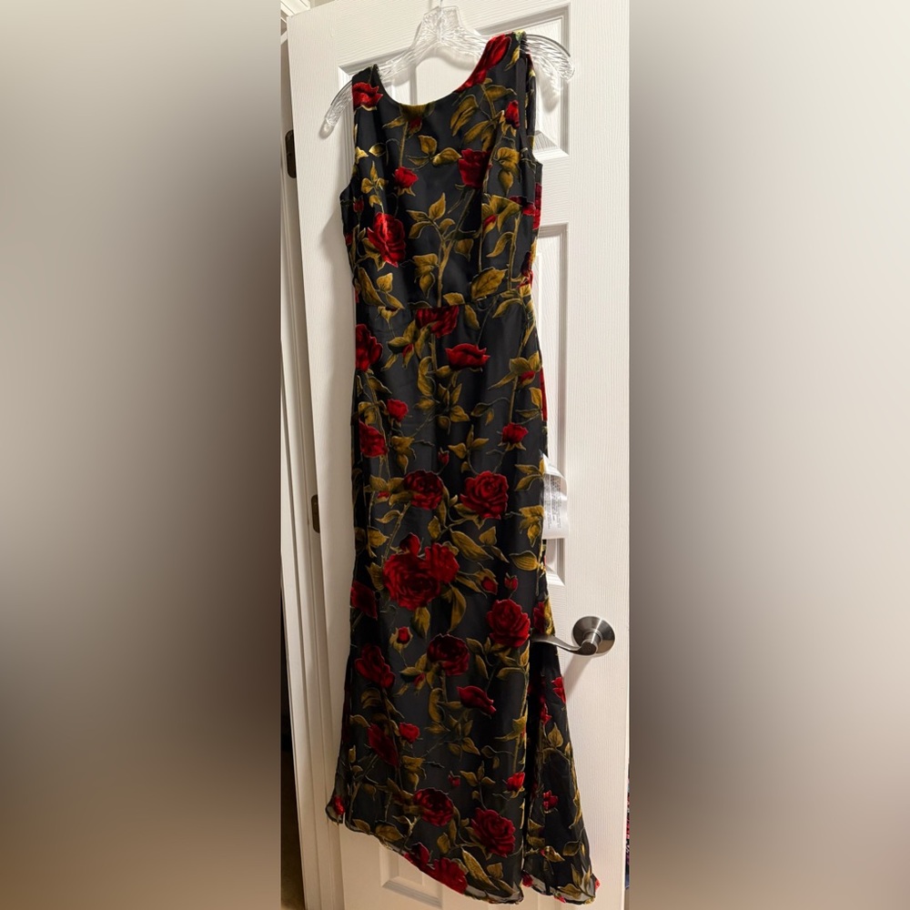 Dress the Population Cherilyn Velvet Mermaid Gown - Picture 11 of 13